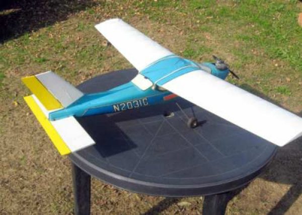 CESSNA 182  P/ RADIO CONTR MOTOR  OS .10