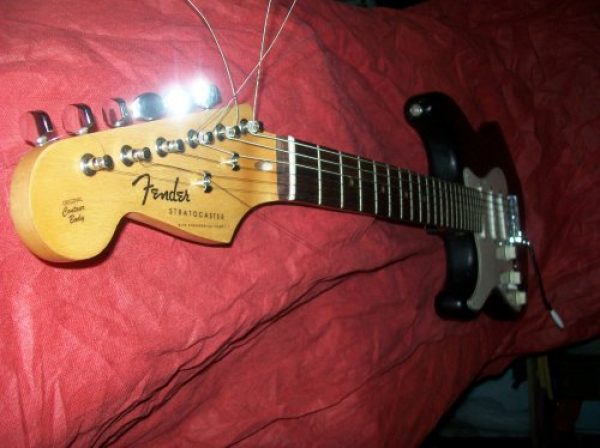 Guitarra  ZURDO Replica De Fender Strato