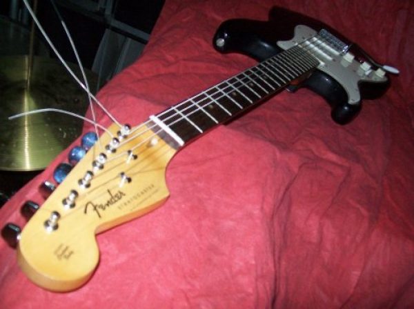 Guitarra  ZURDO Replica De Fender Strato