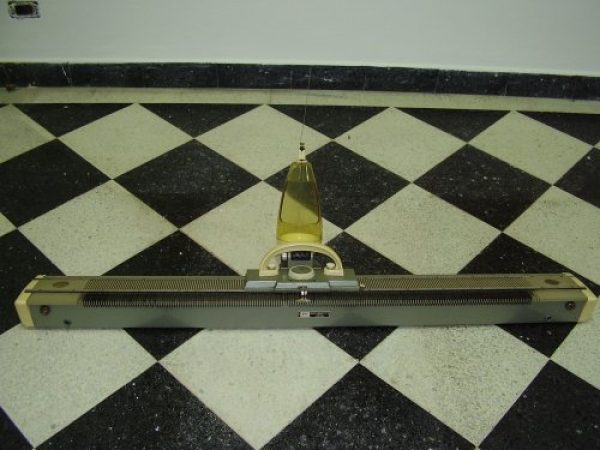 M&Aacute;QUINA DE TEJER KNITAX