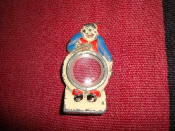 Antiguo Sacapuntas con lupa