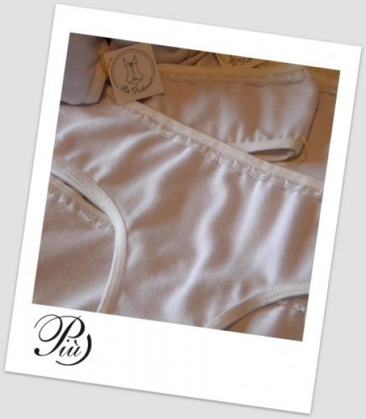 Bombachas con detalles en puntillas
