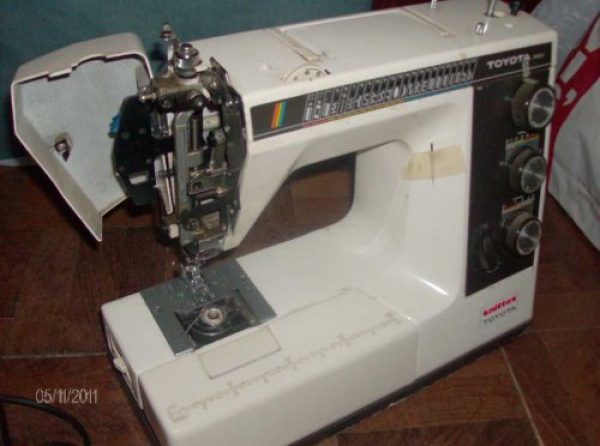 Maquina de Coser TOYOTA Knittax 9800