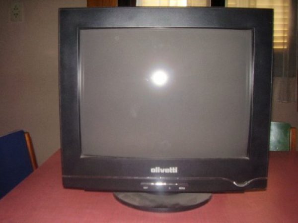2 monitores de 17 pulgadas marca olivett
