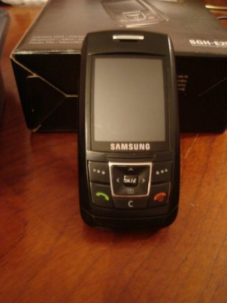 SAMSUNG E 256 - PARA CLARO . COMO NUEVO