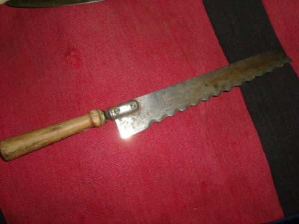 Antiguo cuchillo Pan