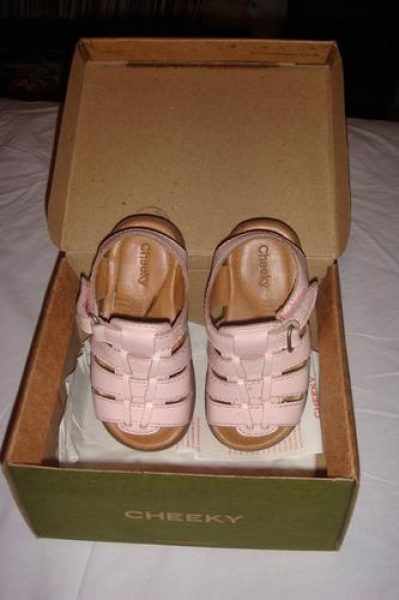SANDALIAS DE CUERO marca CHEEKY