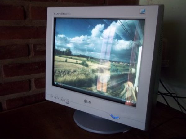 Monitor 17" LG Flatron en uso