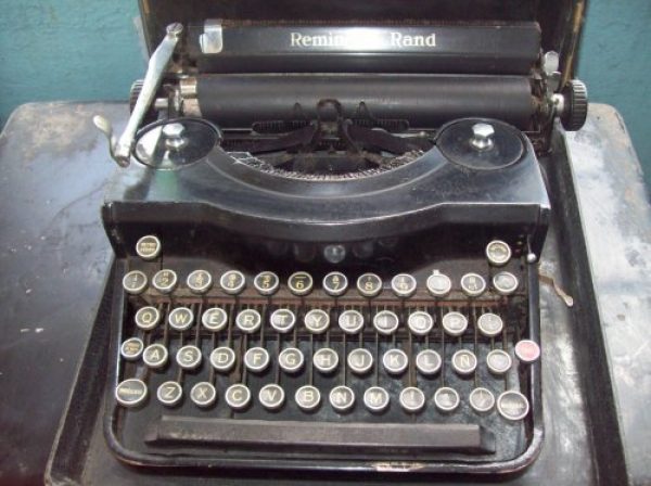 MAQUINA DE ESCRIBIR REMINGTON RAND
