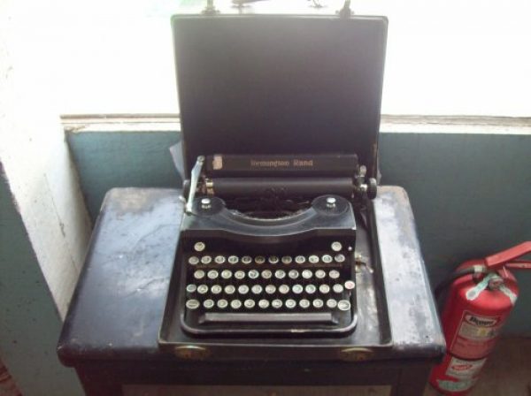 MAQUINA DE ESCRIBIR REMINGTON RAND