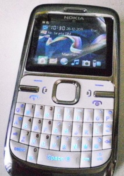 NOKIA N3 tri-sim, accesorios LIQUIDO