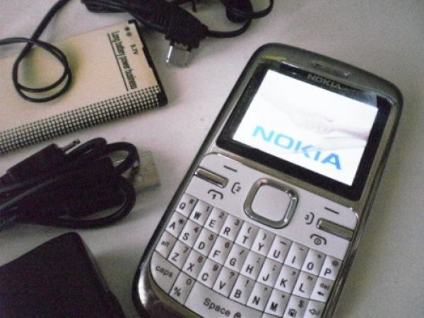 NOKIA N3 tri-sim, accesorios LIQUIDO