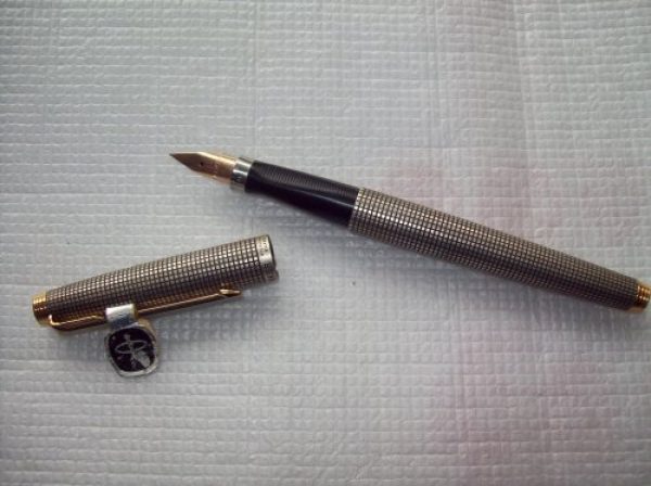 lapicera PARKER sterling cuadrille plata