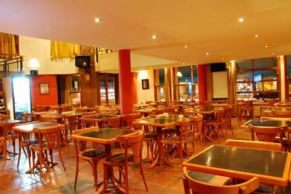 MUEBLES Y EQUIPAMIENTO DE BAR