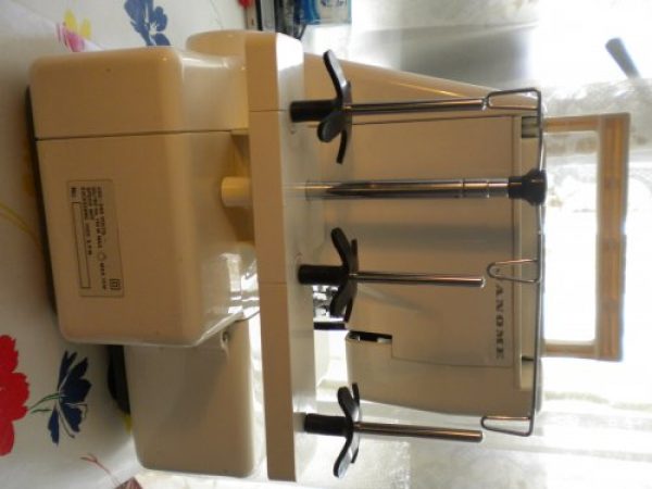 Maquina overlock"Janome".Impecable.