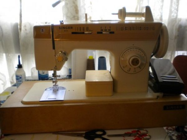 Maquina de coser"Singer".Mod:974.