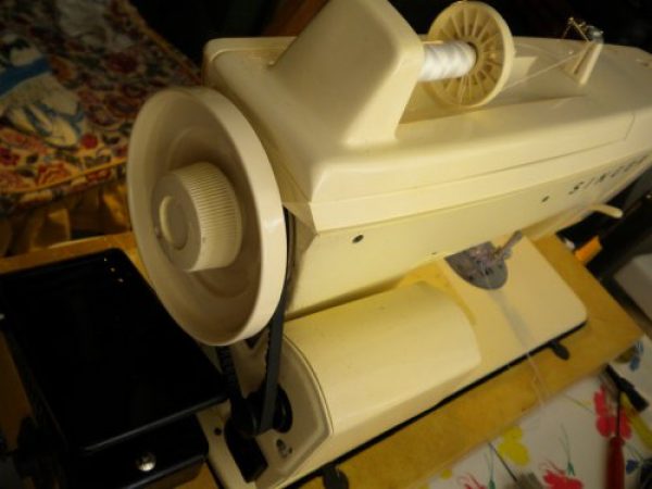 Maquina de coser"Singer".Mod:974.
