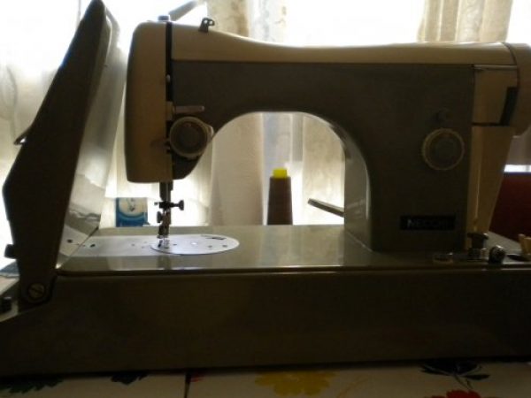 maquina de coser "Necchi"Mark II