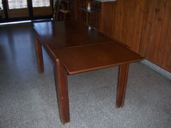 EXELENTE MESA PARA 6 Y 8 PERSONAS 