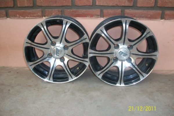 VENDO 4  LLANTAS DE AUTO