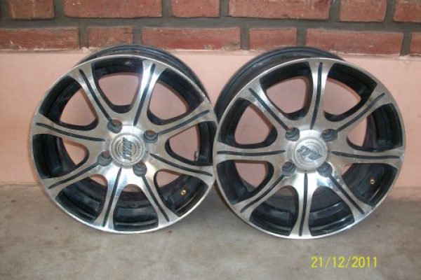 VENDO 4  LLANTAS DE AUTO