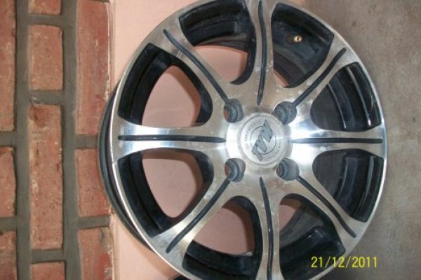 VENDO 4  LLANTAS DE AUTO