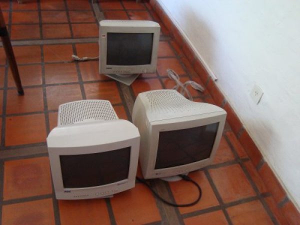 3 MONITORES DE 15" EN PERFECTO ESTADO