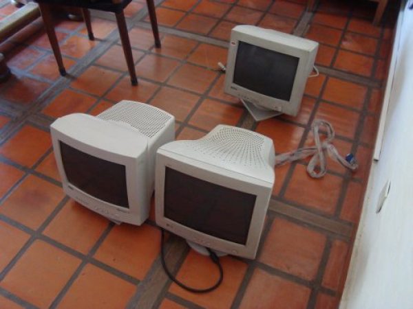 3 MONITORES DE 15" EN PERFECTO ESTADO