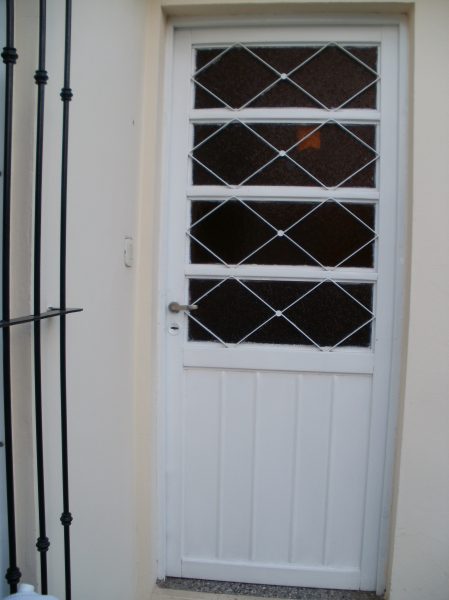 Puerta con vidrios