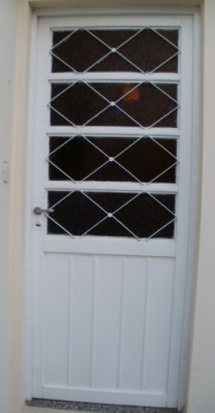 Puerta con vidrios