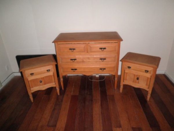 Vendo Jgo.de dormitorio antiguo Guatambu