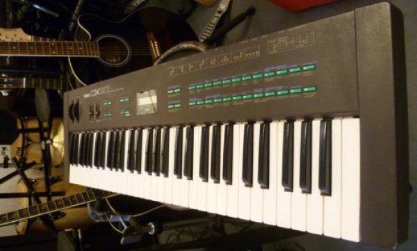 Yamaha DX-27 