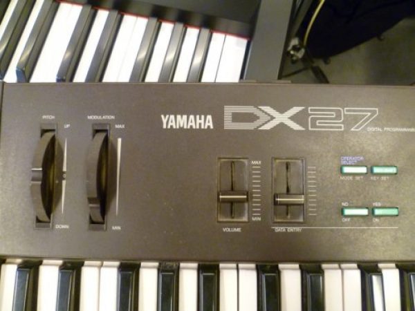 Yamaha DX-27 