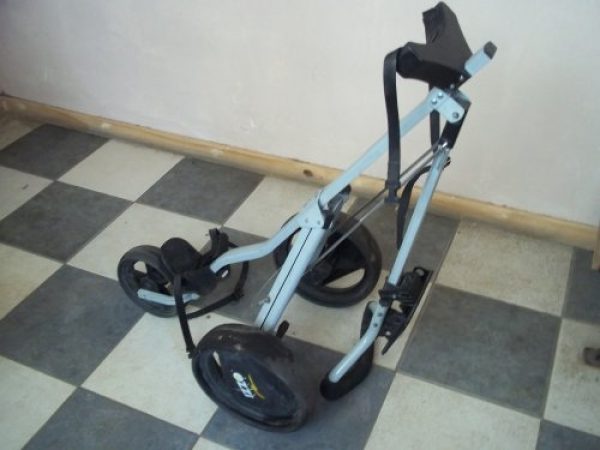 CARRO DE GOLF DE TRES RUEDAS BRINKO