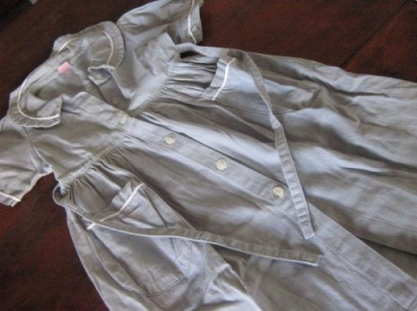 VESTIDO DE JEAN GRIS CON MOTIVOS NENA