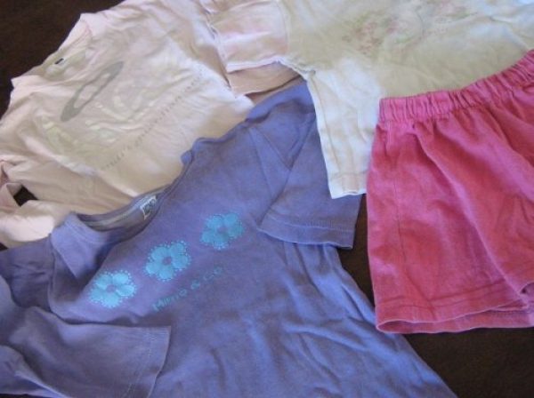 LOTE DE REMERAS DE NENA Y SHORT