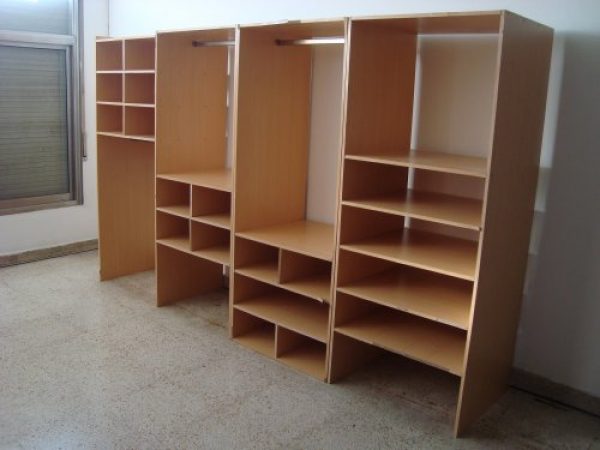 VESTIDOR O INTERIOR DE PLACARD.