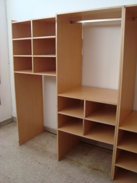 VESTIDOR O INTERIOR DE PLACARD.
