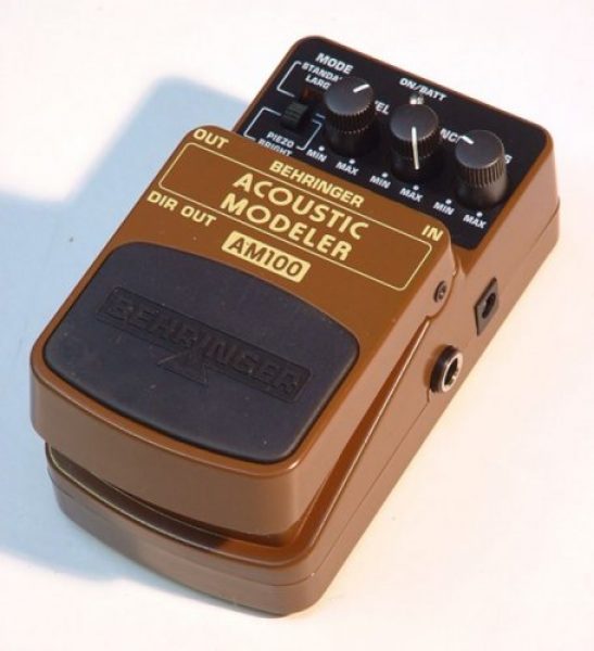 pedal behringer acustic simulator.AM100