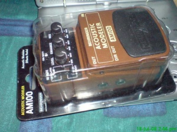 pedal behringer acustic simulator.AM100