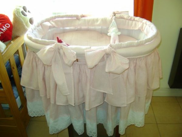 Mois&eacute;s para bebe con pie y tul!!!!