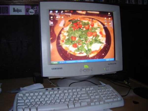 PENTIUM 4 2.66 GHS 1GIGA RAM