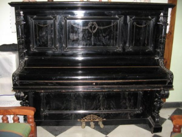 piano alem&aacute;n
