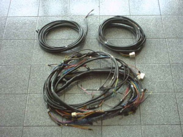 INSTALACIONES ELECTRICAS MERCEDES BENZ.