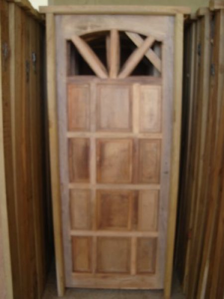 Puerta standard Algarrobo MaderZana