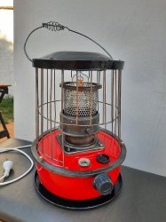 Lámpara hecha de estufa a querosene 