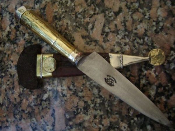 cuchillo artesanal bronce y alpaca