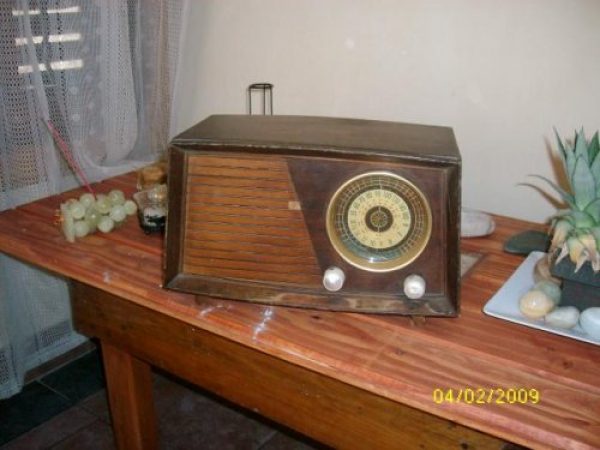 RADIO ANTIGUA**FUNCIONA a bat***