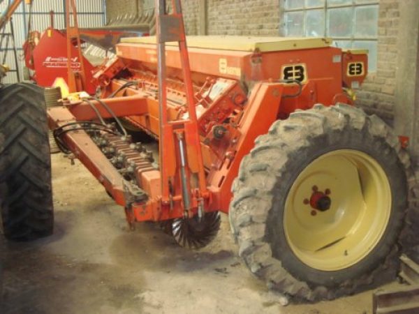 Sembradora Bertini 10000 ROJA con KIT 