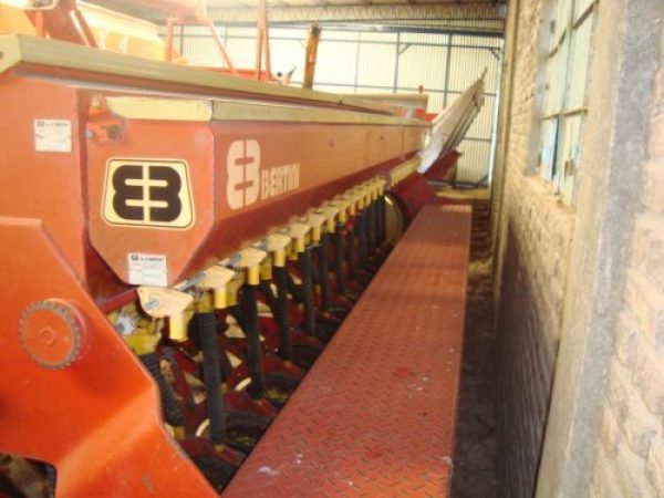 Sembradora Bertini 10000 ROJA con KIT 